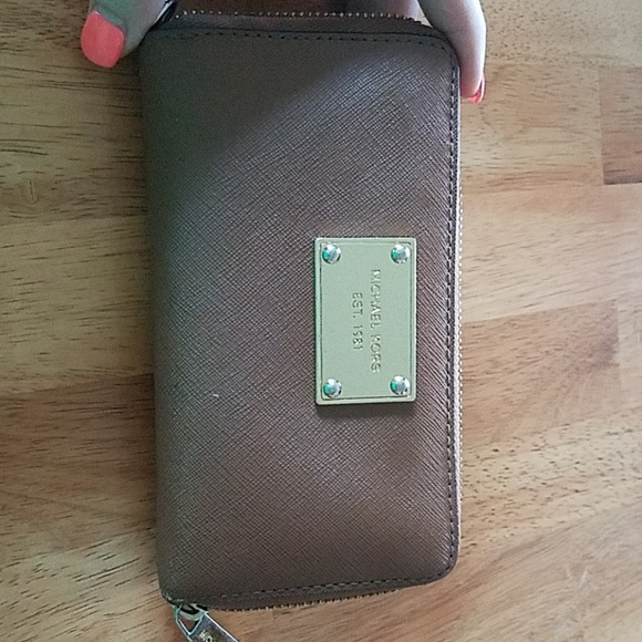 Michael Kors wallet - Picture 1 of 5